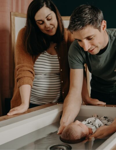 séance bain bébé en famille au cabinet à Cherbourg